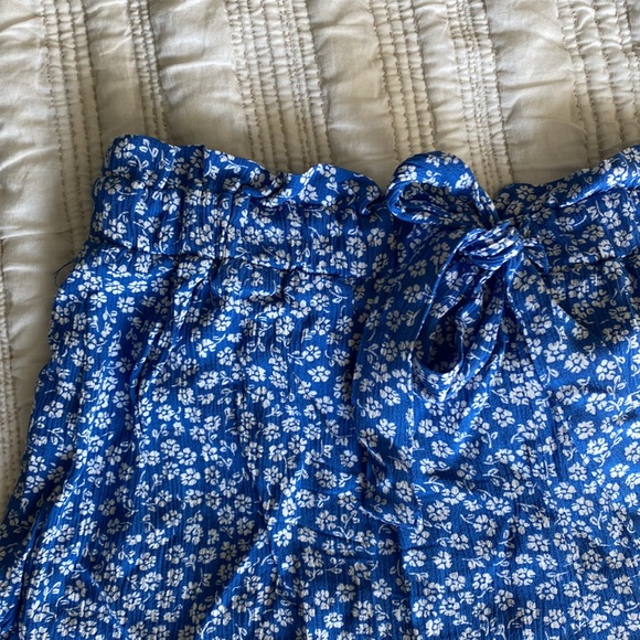 H&M Divided High Waisted flowy short - Picture 2 of 3